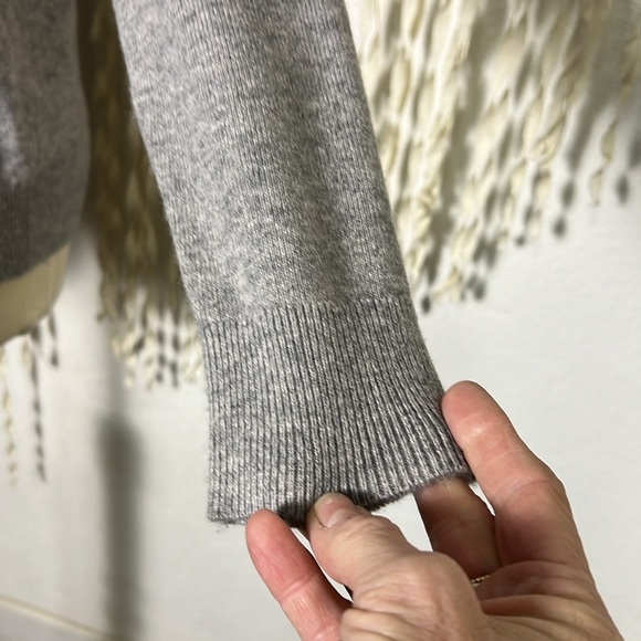 Vince V-Neck Gray Cashmere Long Sleeve Sweater Size XS - Picture 3 of 10